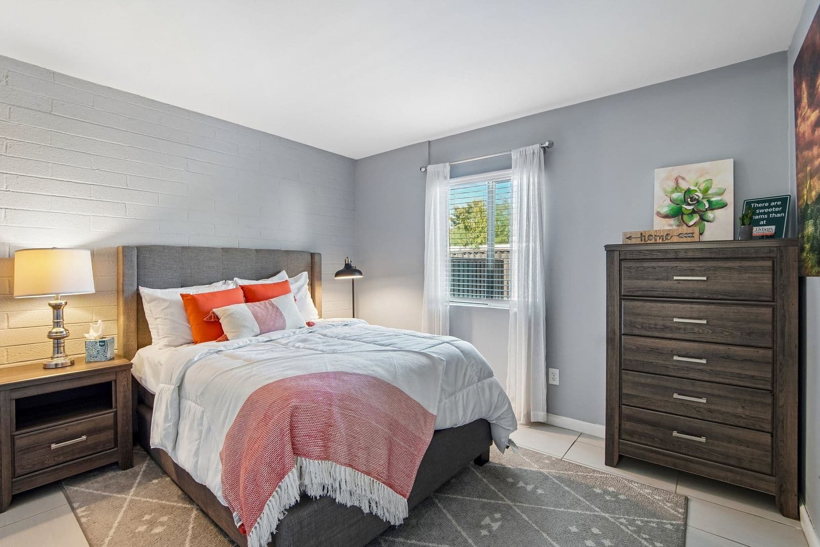 Phoenix Apartment: 1220 N 44th St.