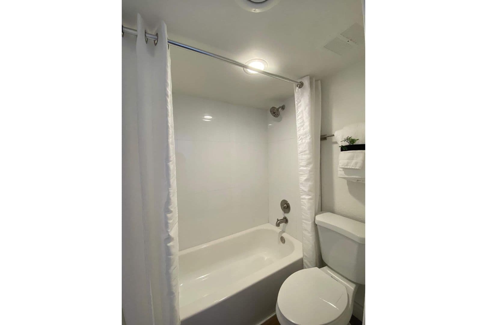 Phoenix Apartment: 6060 N 7th St