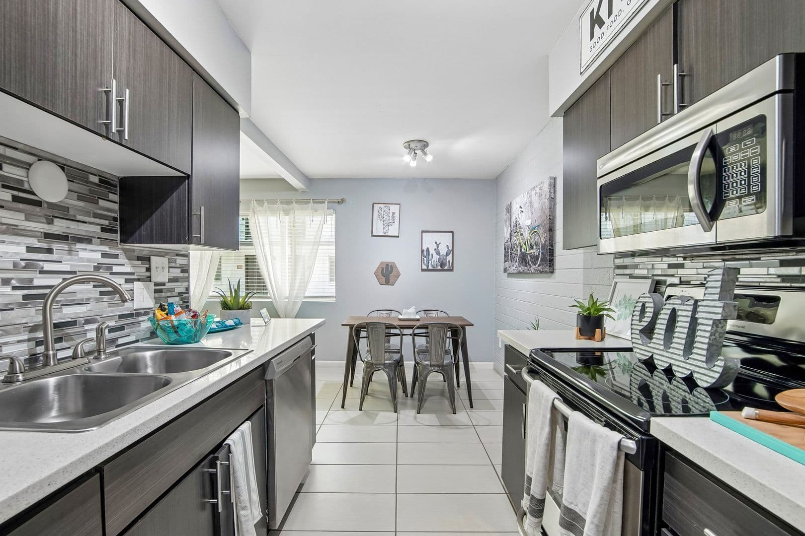 Phoenix Apartment: 1220 N 44th St.