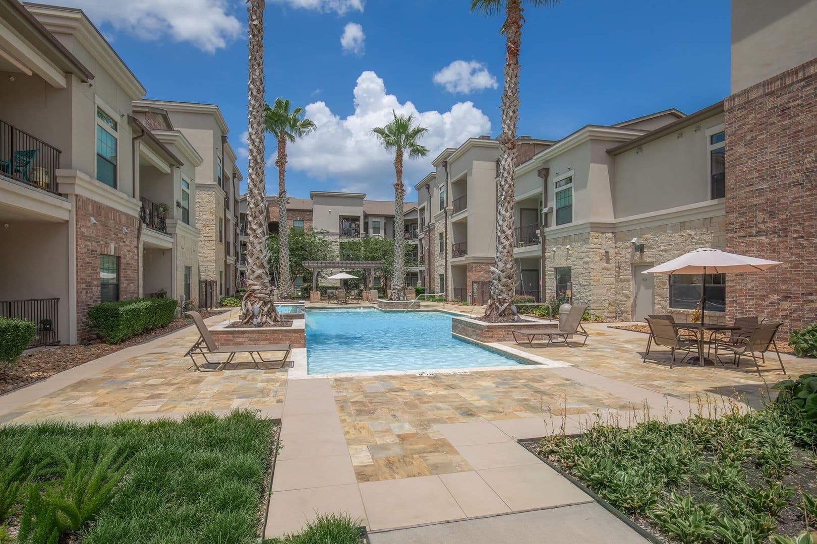 Shenandoah Apartment: 1018 Wellman Road