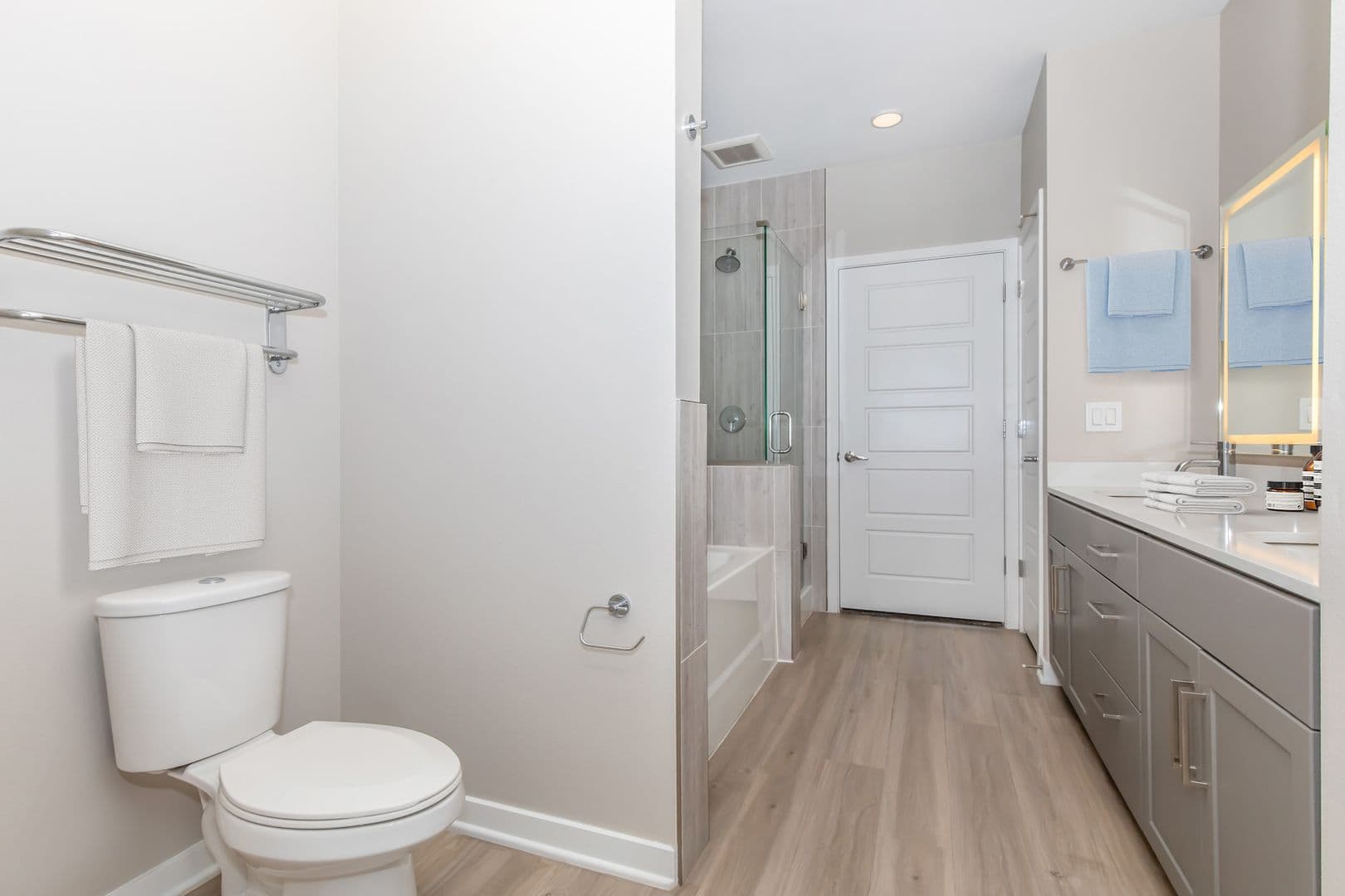 Phoenix Apartment: 777 E Stella Ln.
