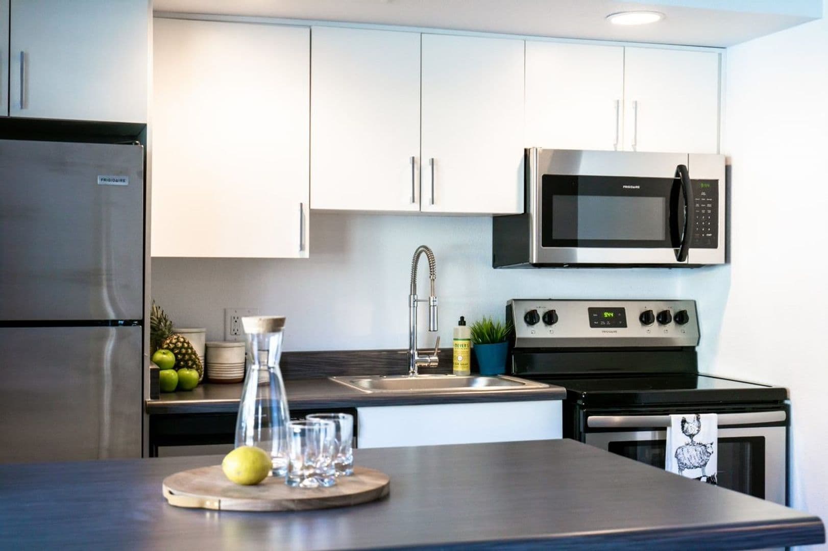 Phoenix Apartment: 3211 E Pinchot Ave