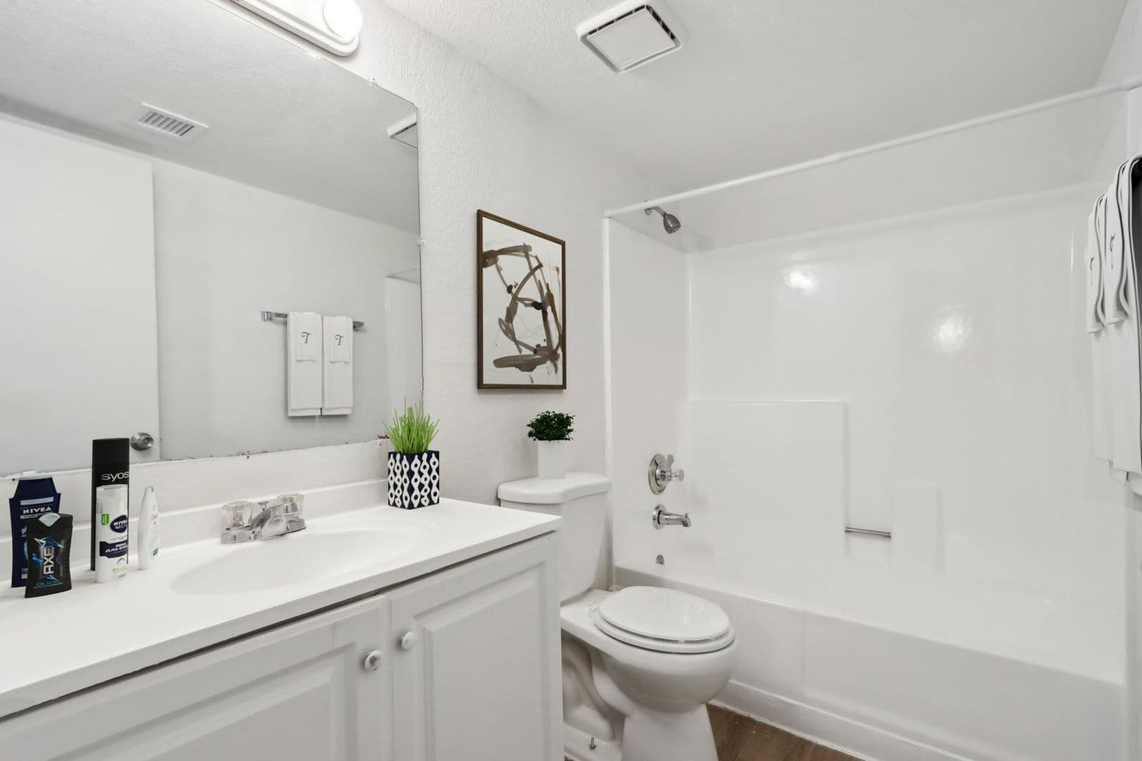 Phoenix Apartment: 15425 N 25th Street