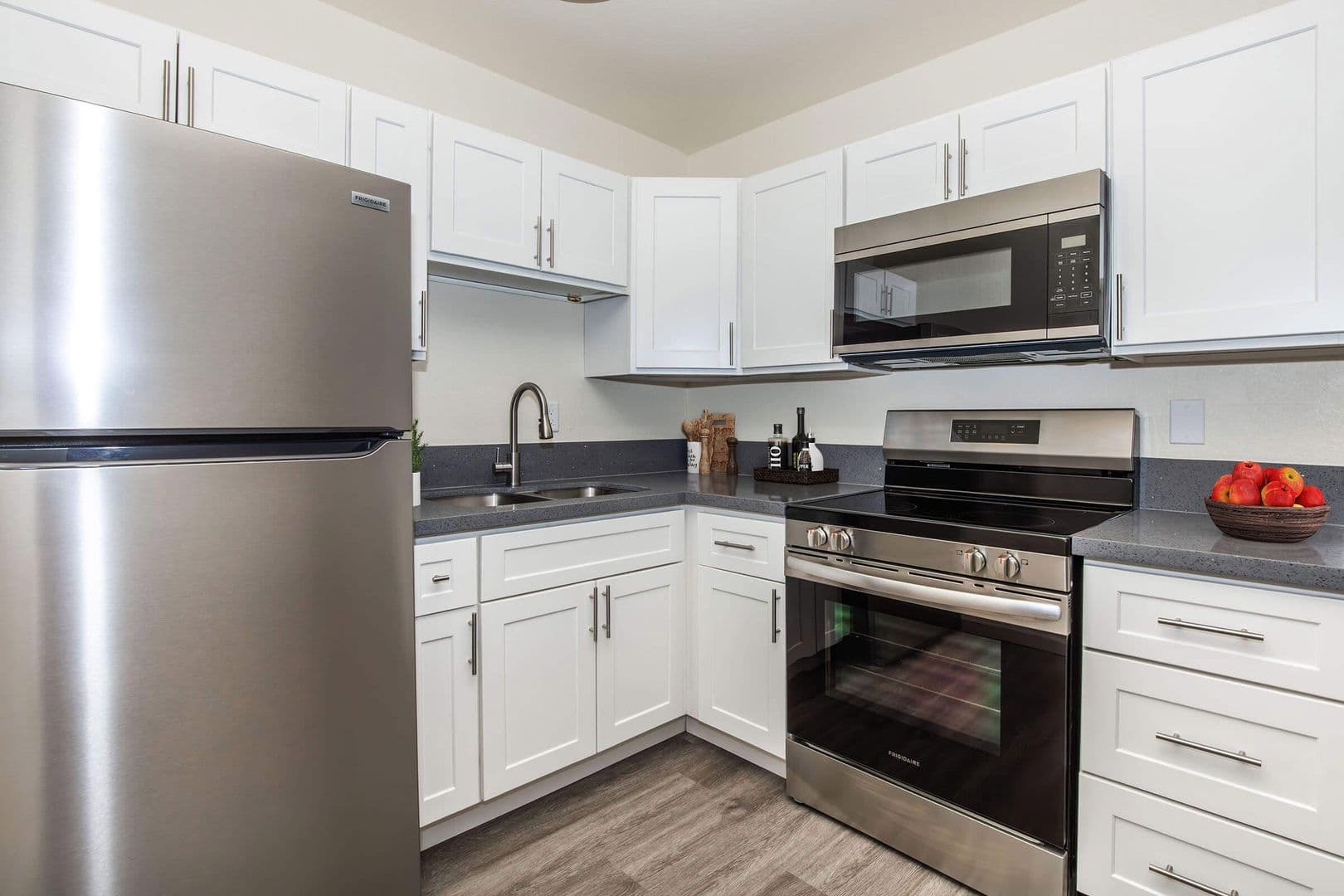 Sierra Vista Apartment: 100 E. Golf Links Rd