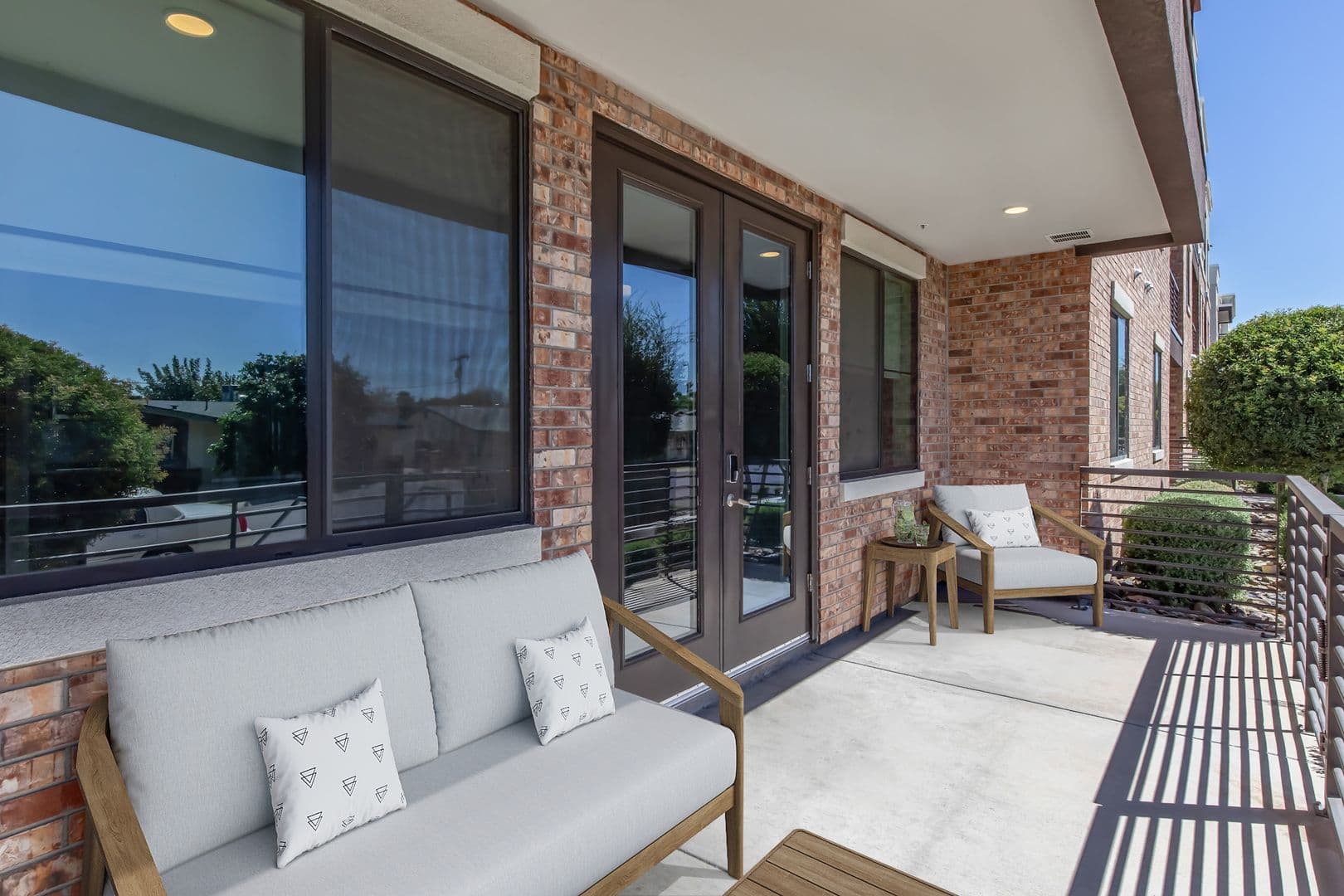 Phoenix Apartment: 777 E Stella Ln.