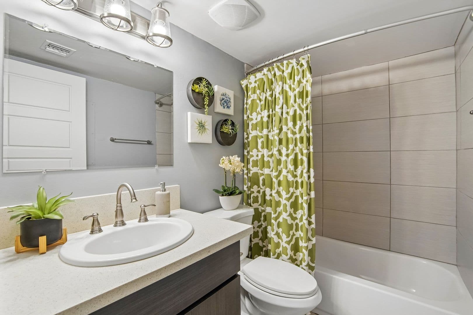 Phoenix Apartment: 1220 N 44th St.