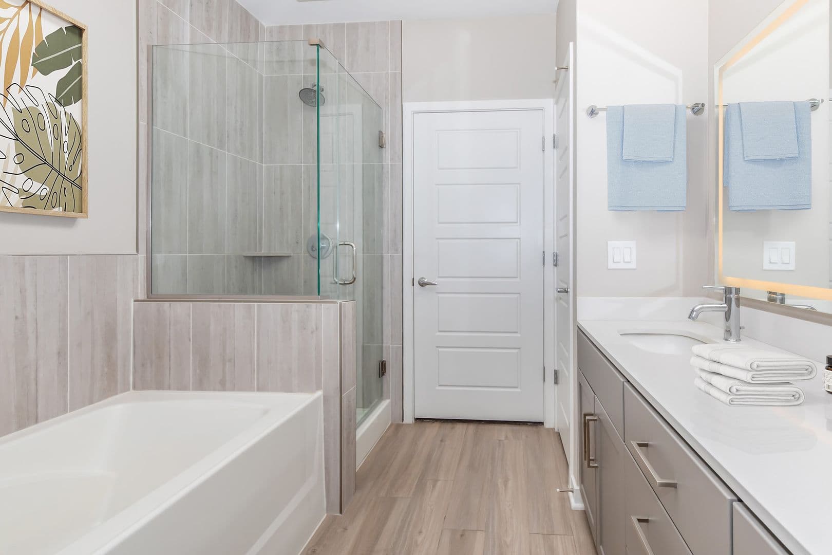 Phoenix Apartment: 777 E Stella Ln.