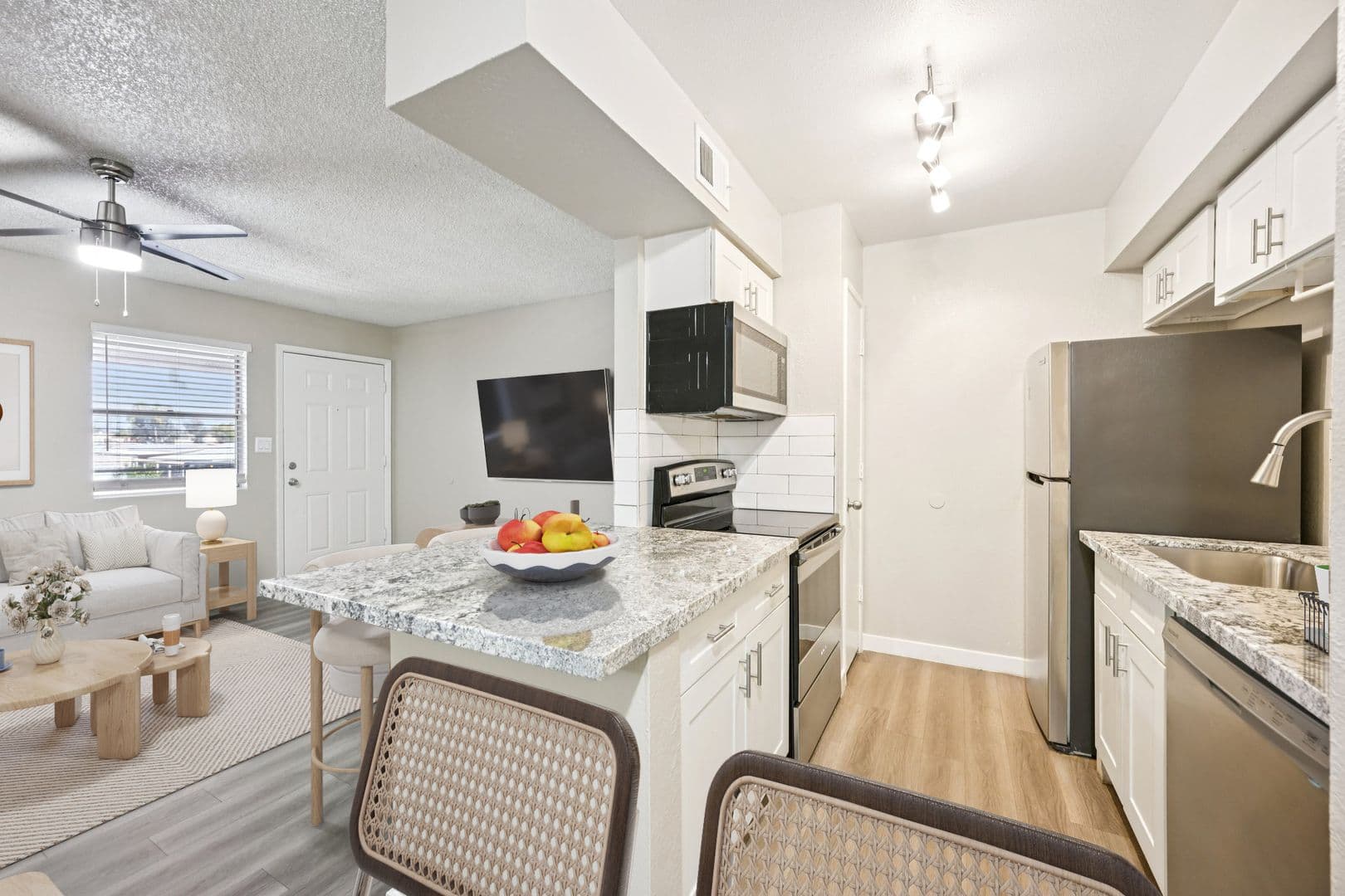 Phoenix Apartment: 17625 N 7th St.