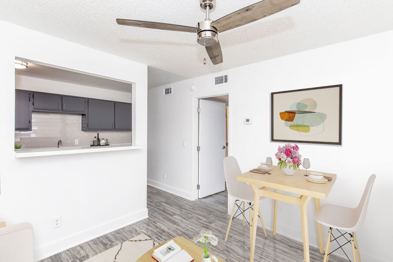 Phoenix Apartment: 40 E Sunland Ave