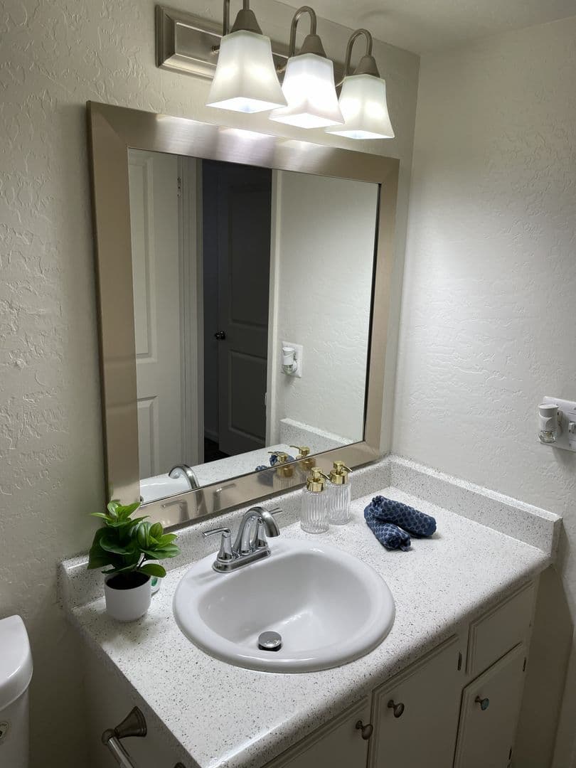 Phoenix Apartment: 16437 N 31st St