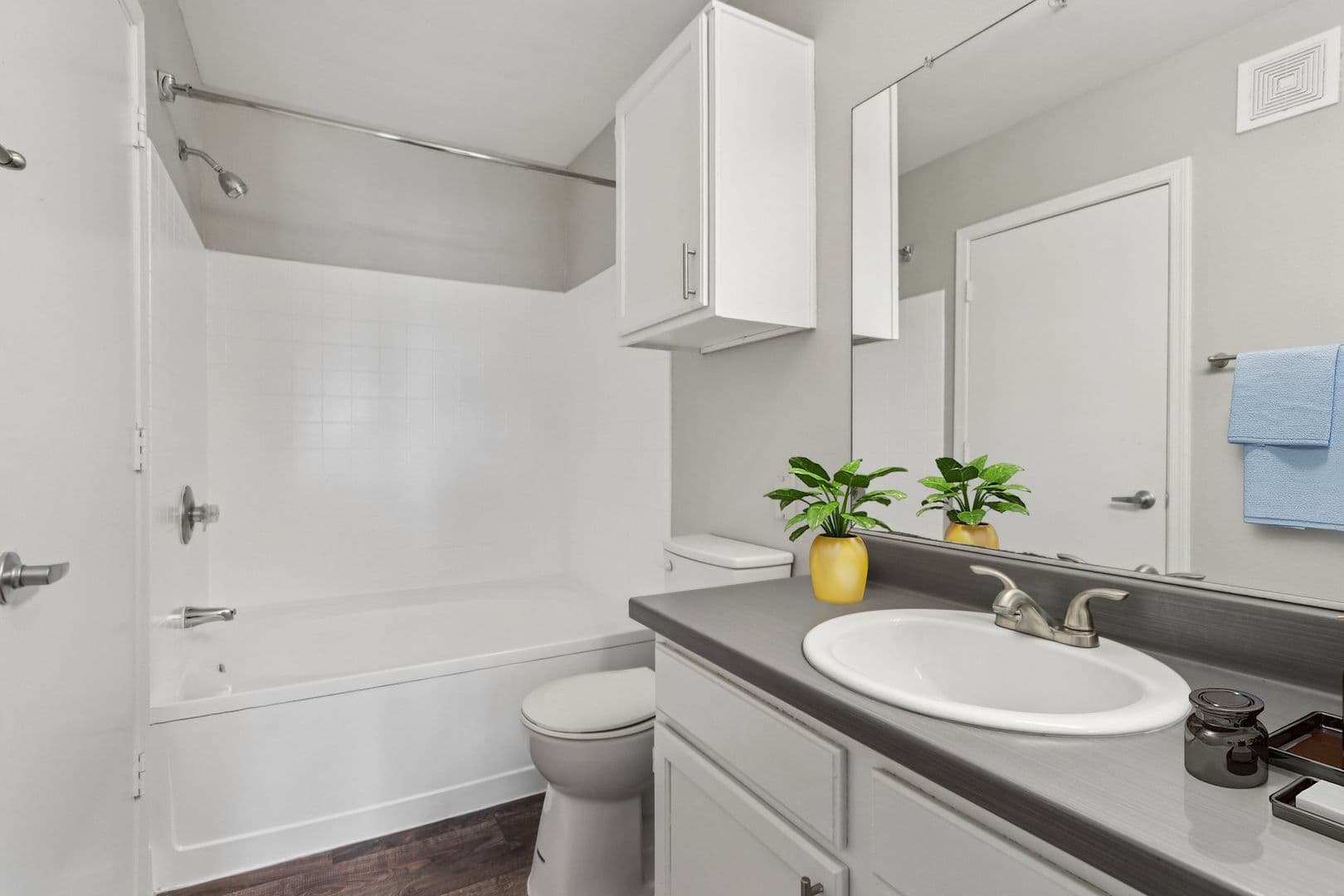Phoenix Apartment: 15645 N 35th Ave