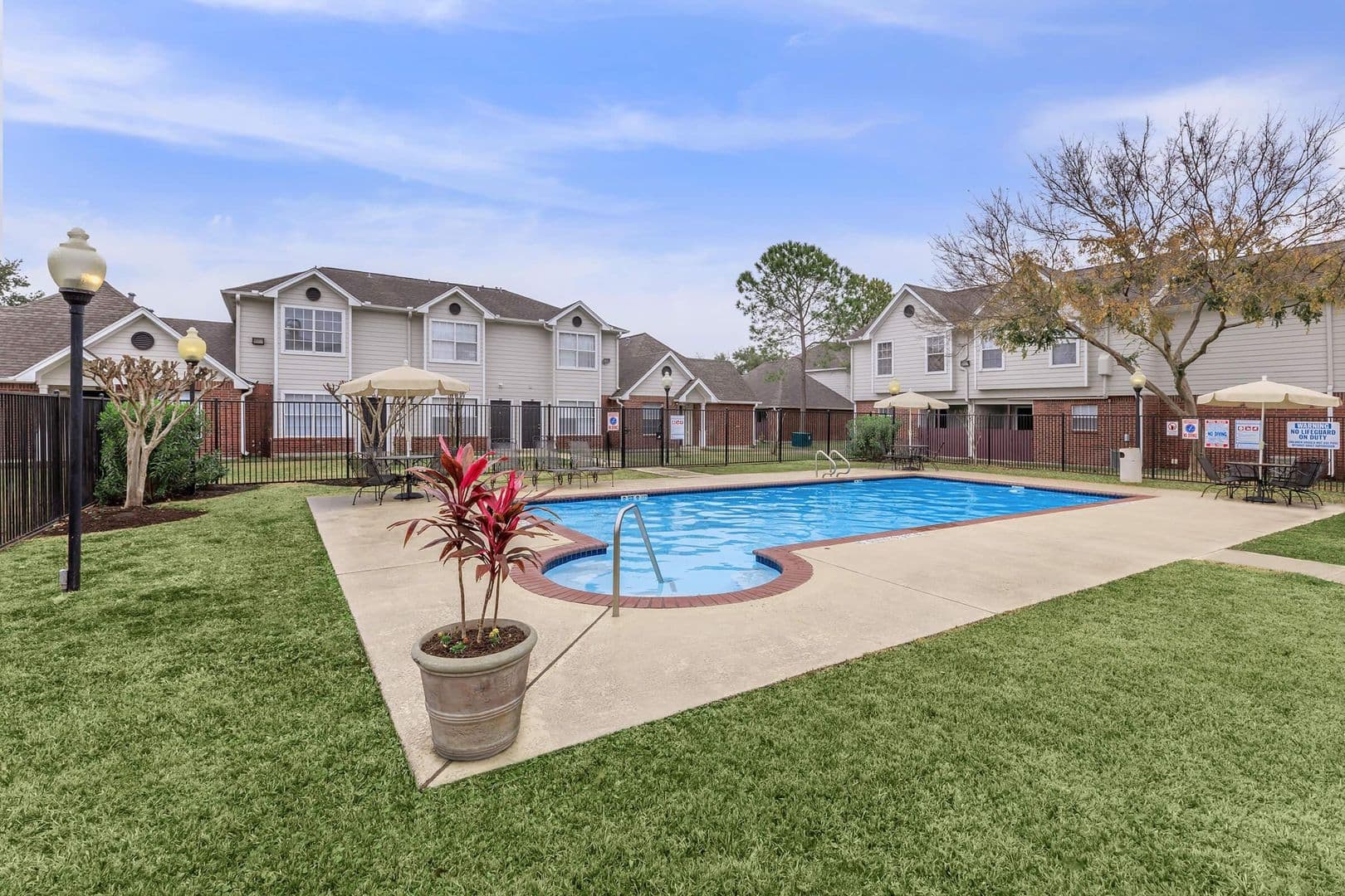 Houston Apartment: 9888 United Drive