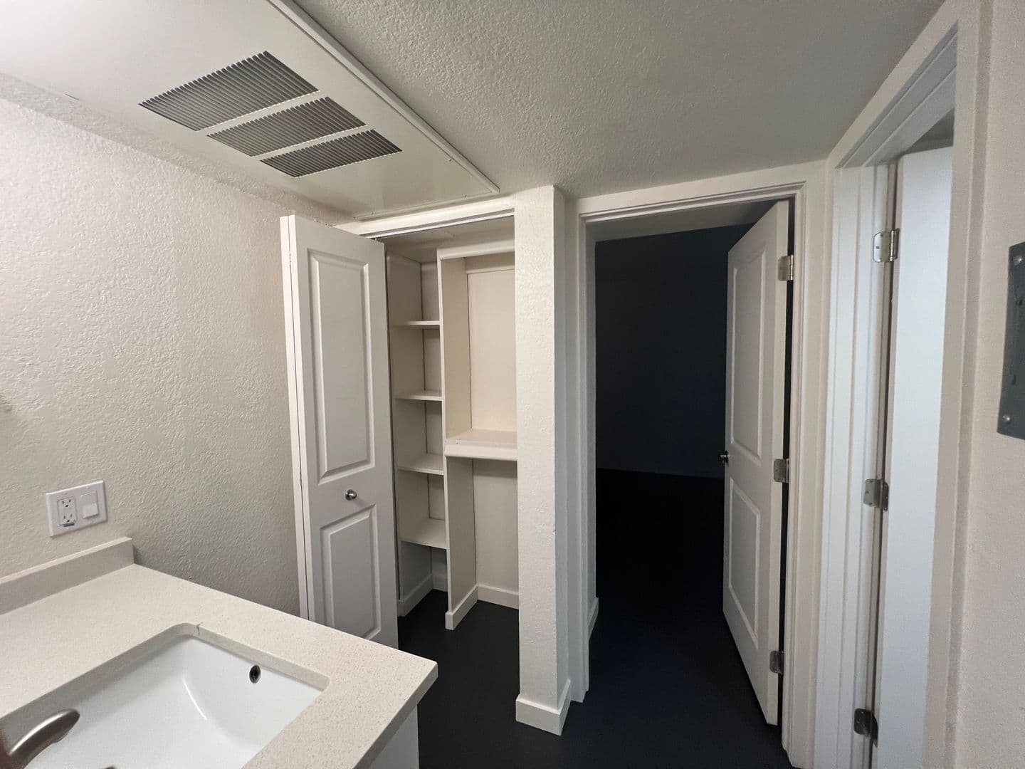 Phoenix Apartment: 1350 E Thomas Rd.
