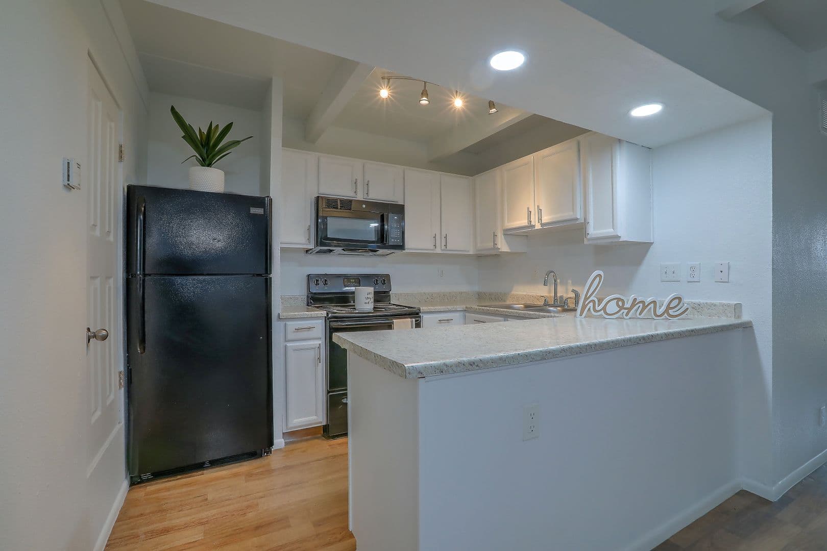 Albuquerque Apartment: 1020 Valencia Drive SE