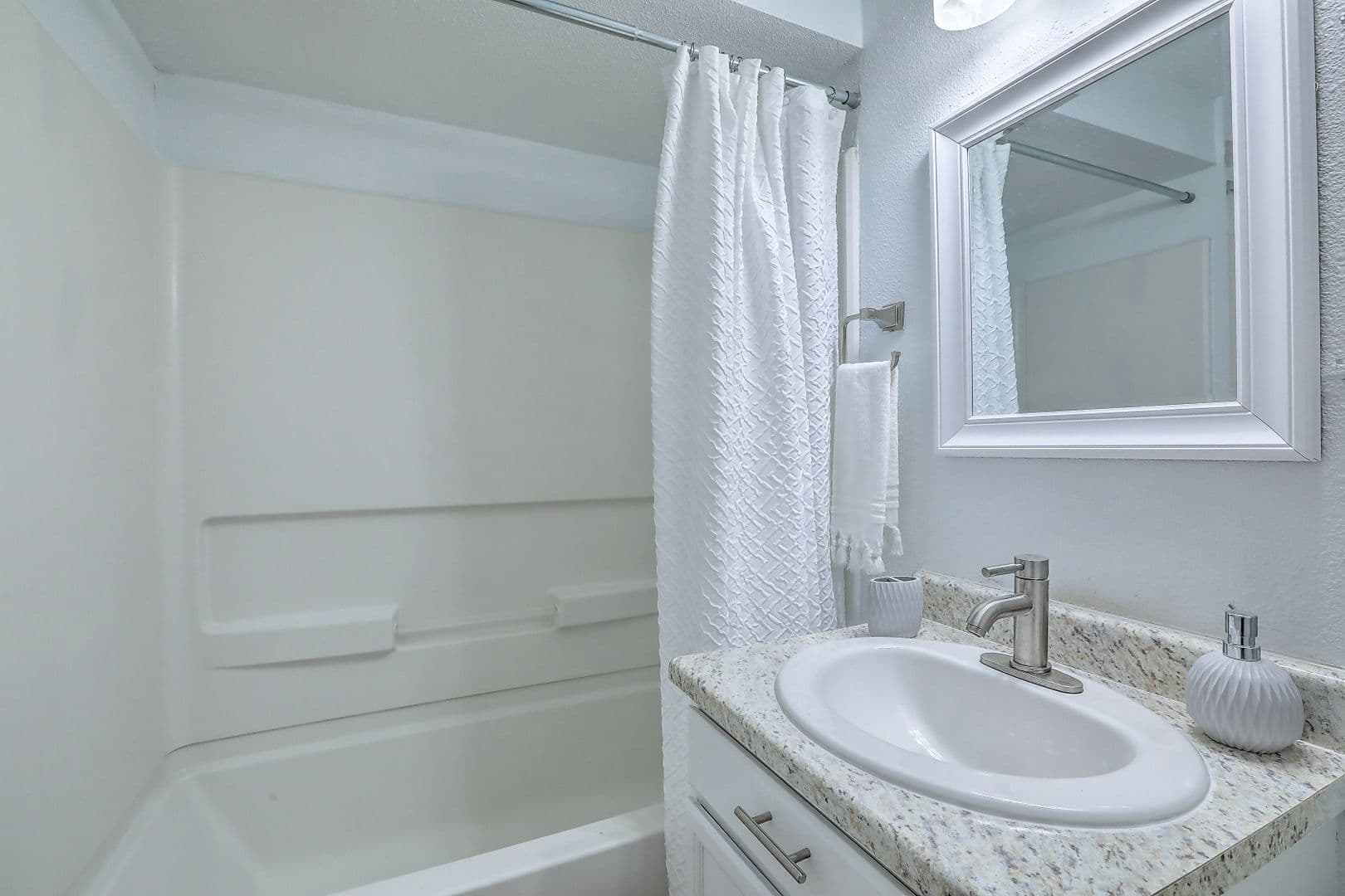 Albuquerque Apartment: 1020 Valencia Drive SE
