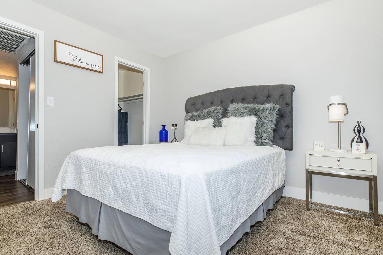 Phoenix Apartment: 2606 N 44th St