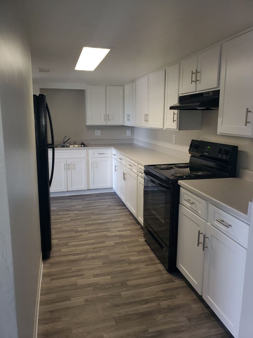Albuquerque Apartment: 5404 Montgomery Blvd NE