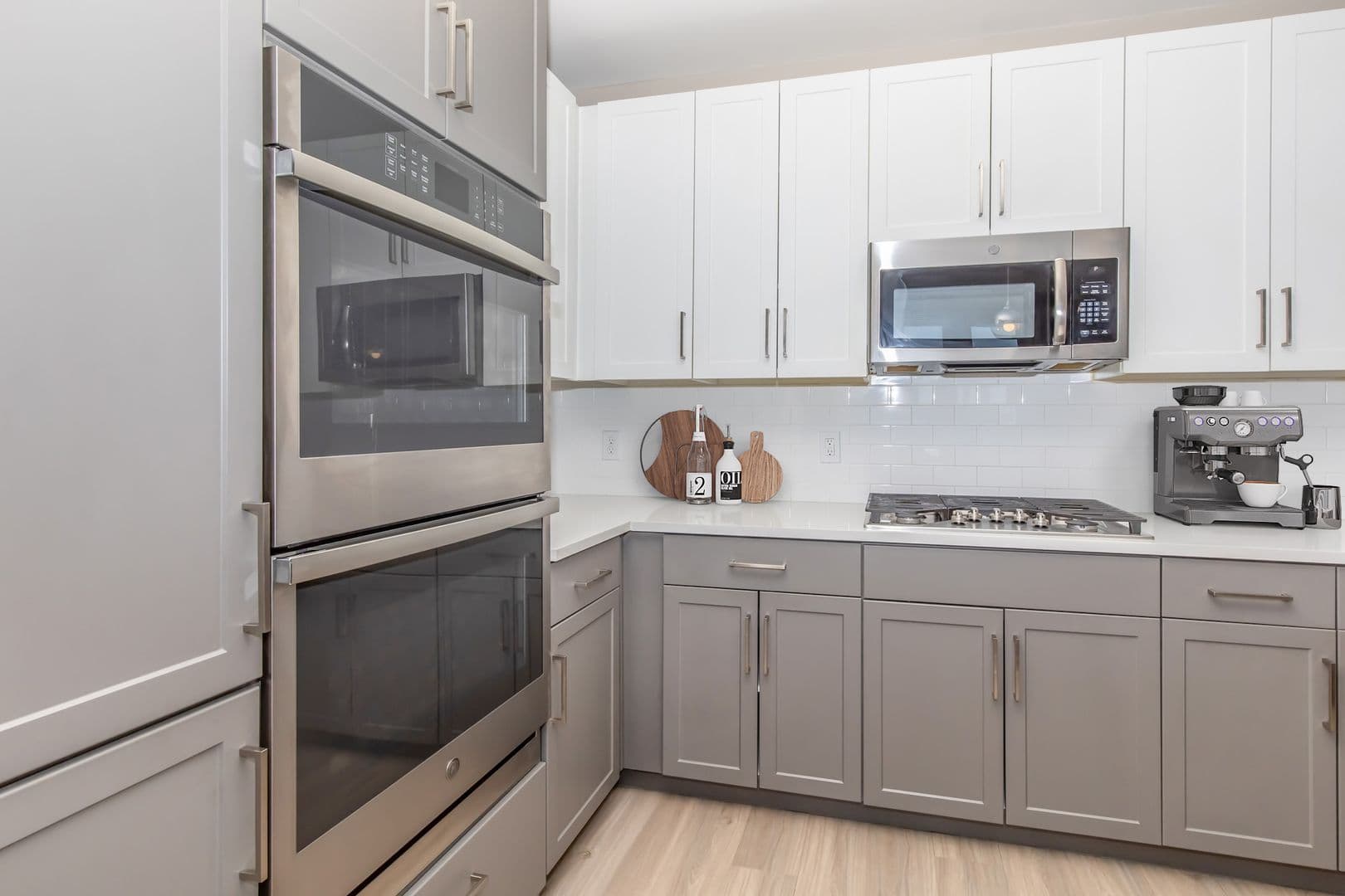 Phoenix Apartment: 777 E Stella Ln.