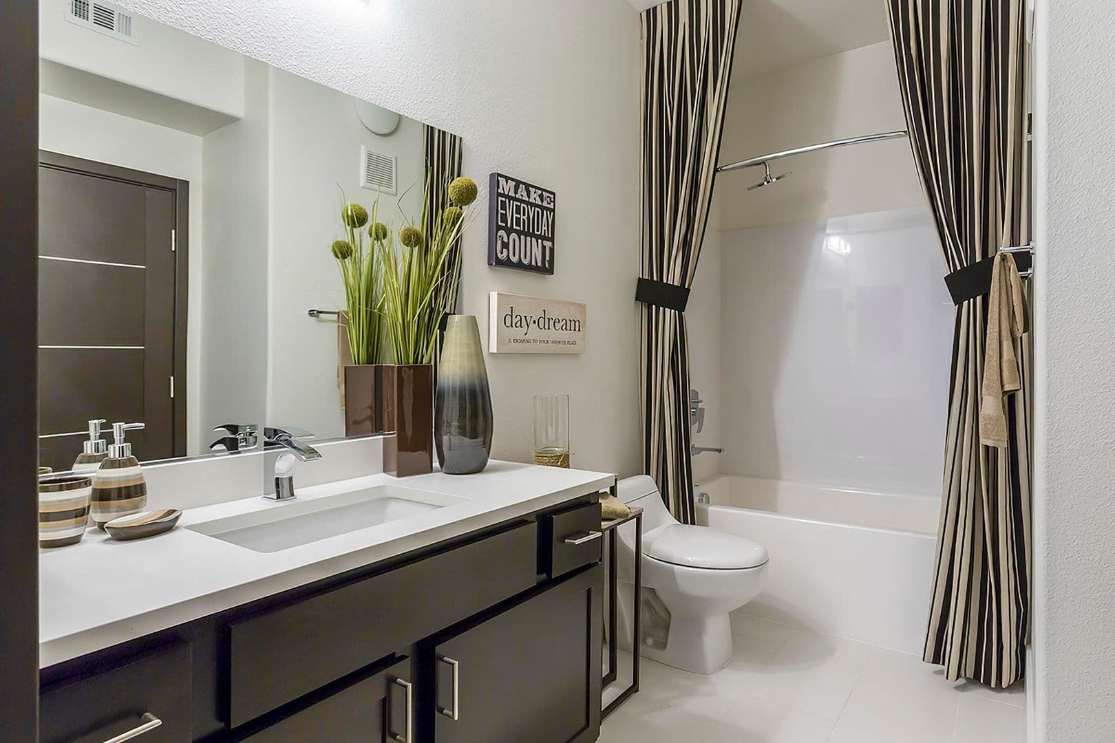 Las Vegas Apartment: 7017 S Buffalo Dr.