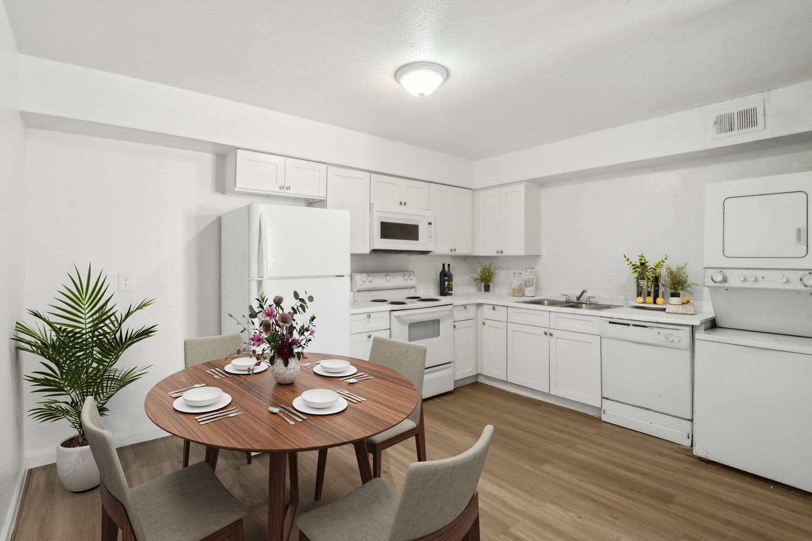 Phoenix Apartment: 15425 N 25th Street