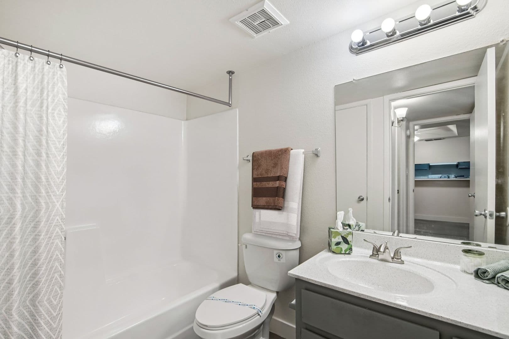 Phoenix Apartment: 1525 E. Cheryl Dr.