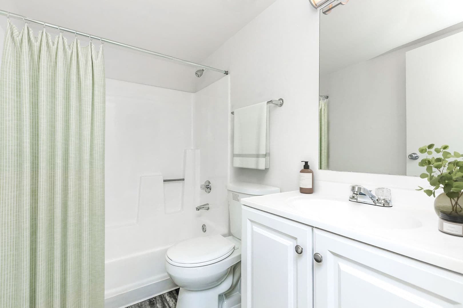 Phoenix Apartment: 40 E Sunland Ave