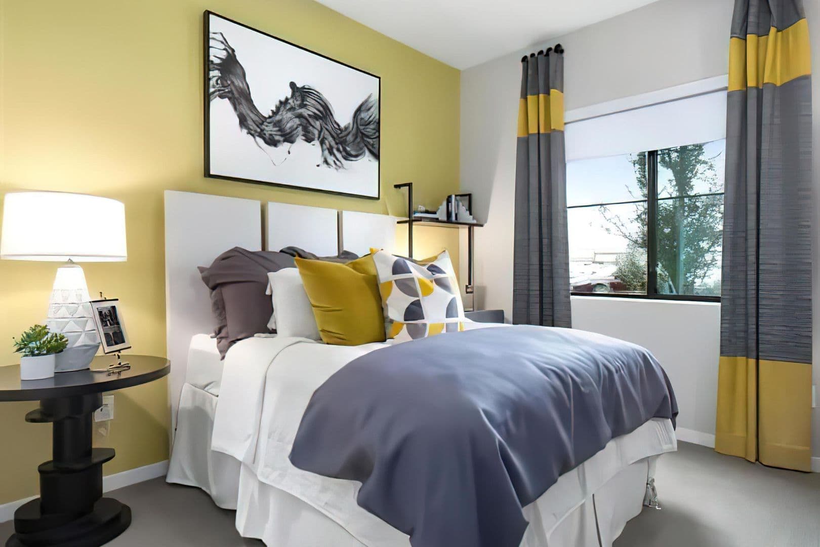Phoenix Apartment: 777 E Stella Ln.