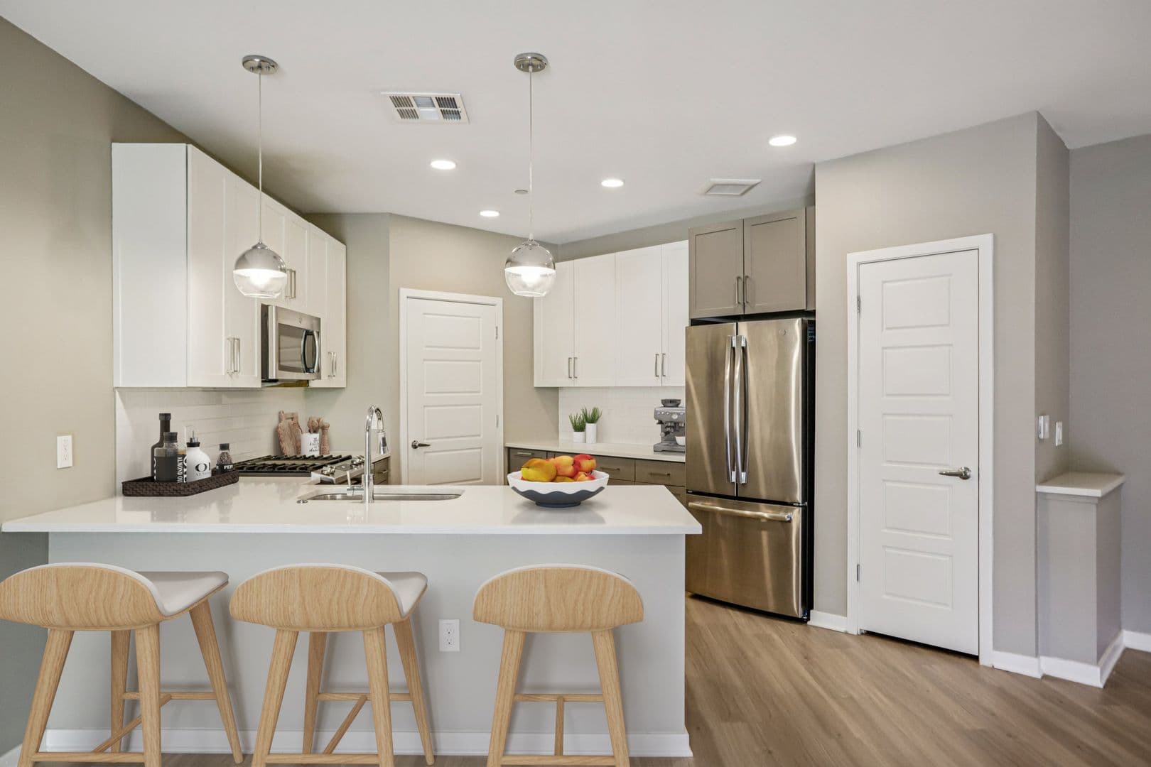 Phoenix Apartment: 777 E Stella Ln.