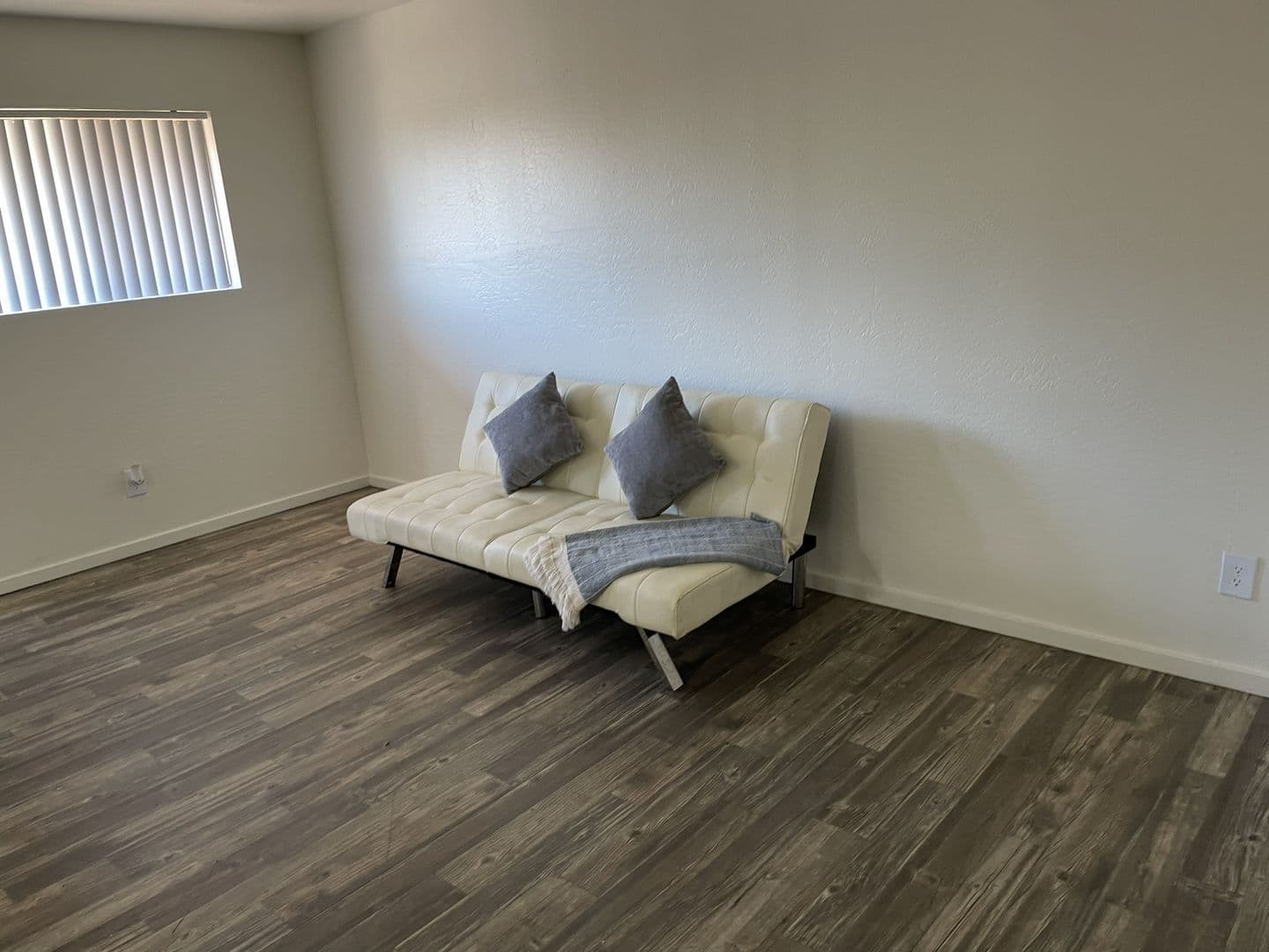 Phoenix Apartment: 16437 N 31st St