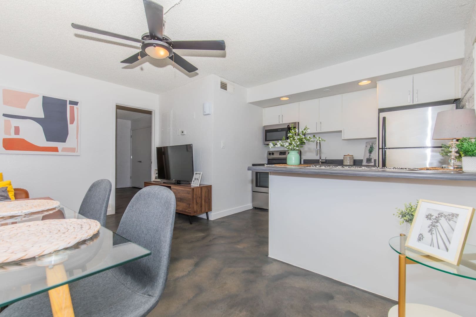 Phoenix Apartment: 3211 E Pinchot Ave
