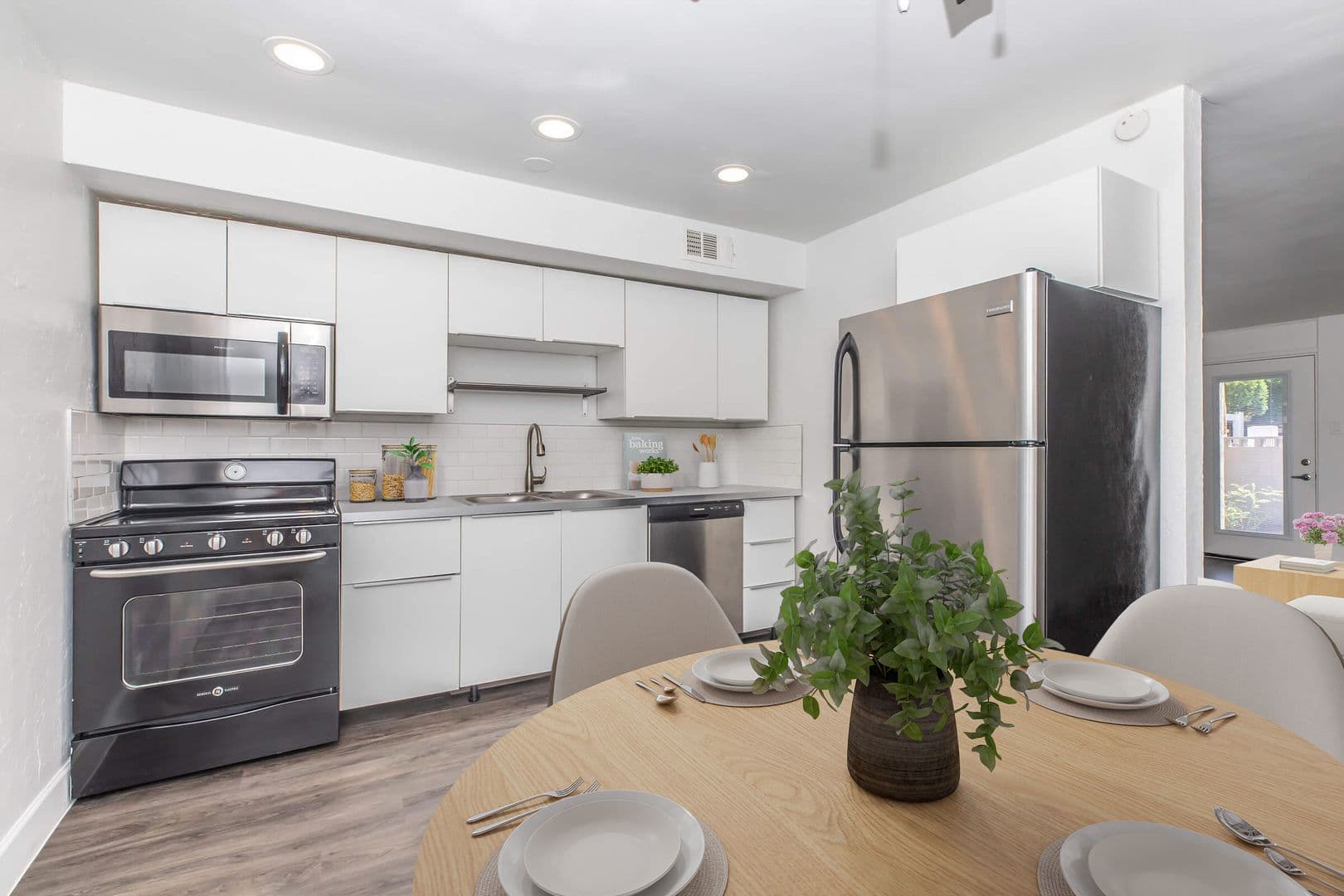 Phoenix Apartment: 1220 E Medlock Dr