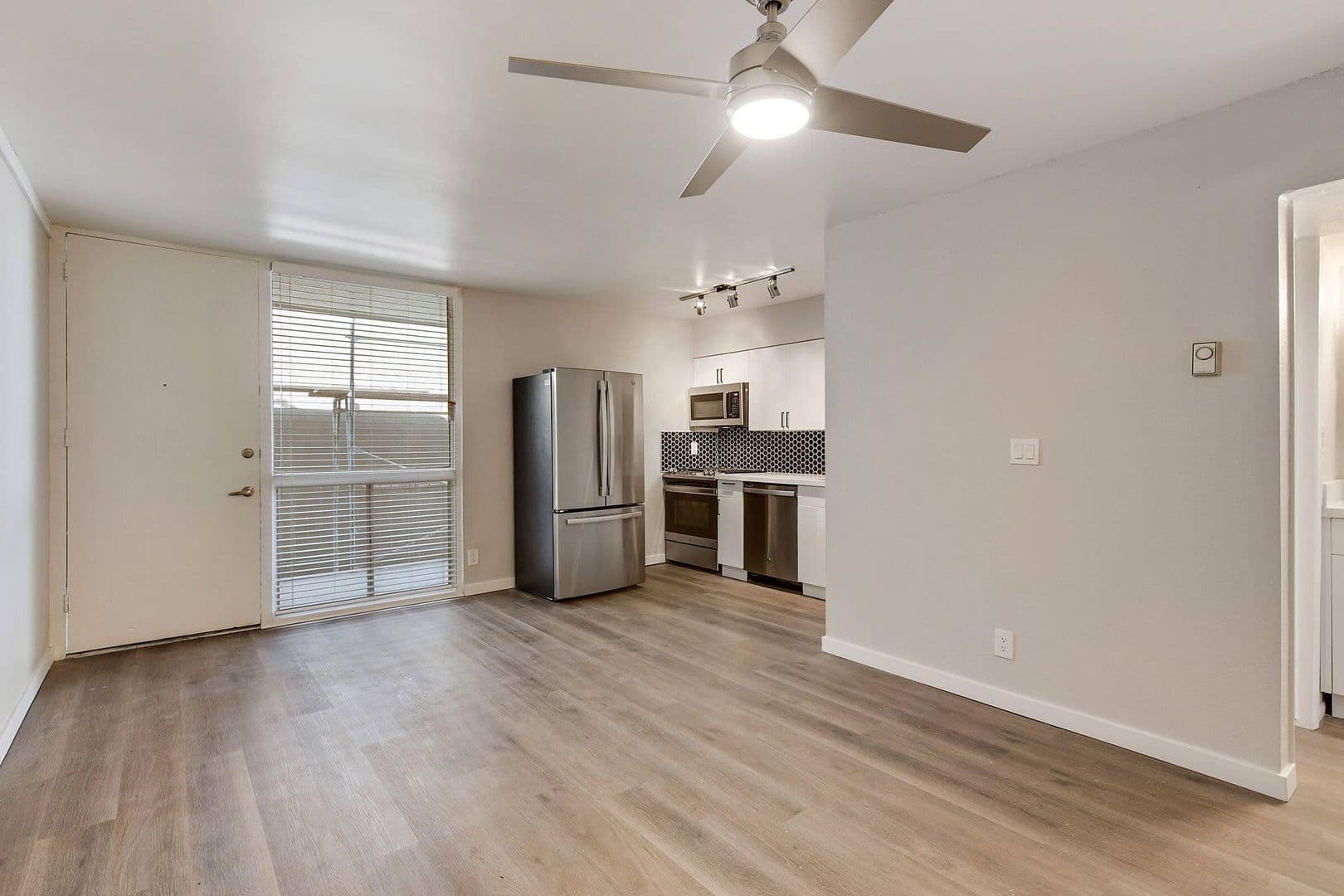 Phoenix Apartment: 6060 N 7th St