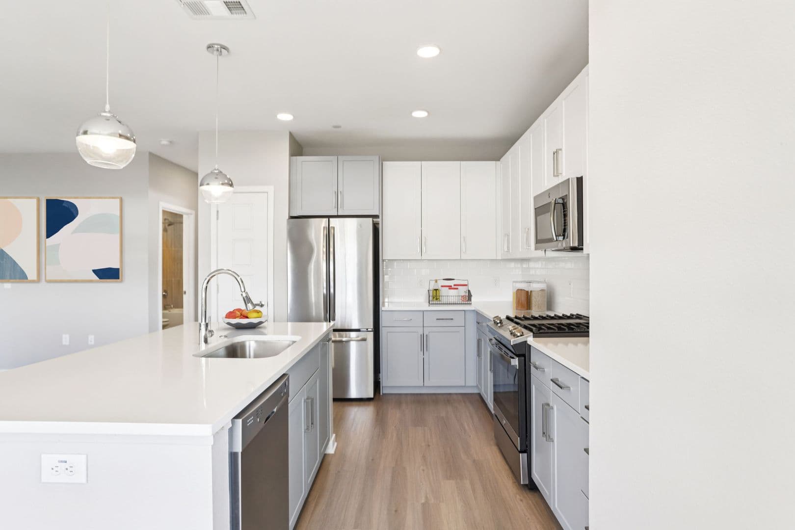 Phoenix Apartment: 777 E Stella Ln.