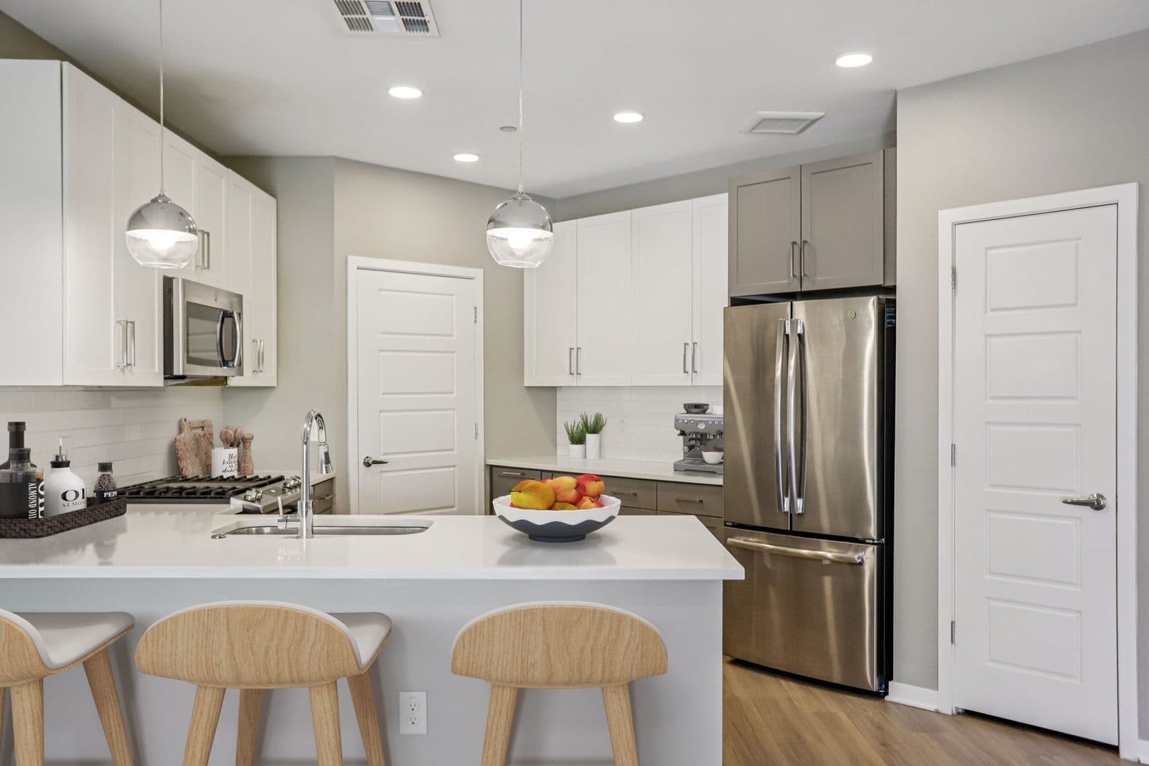 Phoenix Apartment: 777 E Stella Ln.