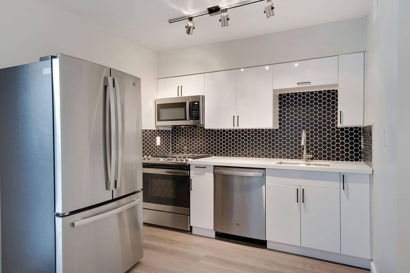 Phoenix Apartment: 6060 N 7th St