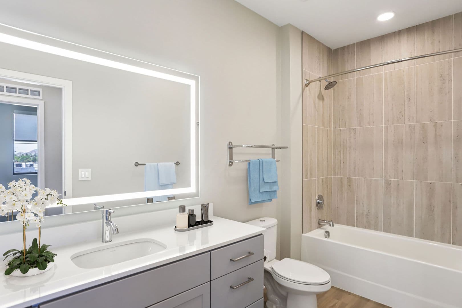 Phoenix Apartment: 777 E Stella Ln.