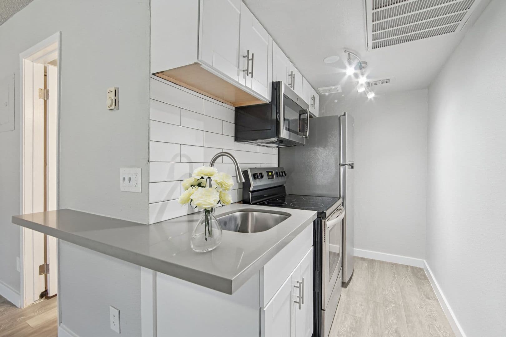 Mesa Apartment: 2240 W University DR