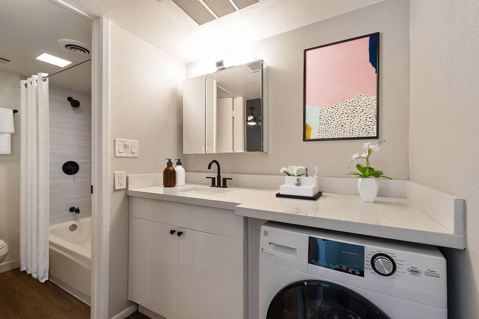 Phoenix Apartment: 6060 N 7th St