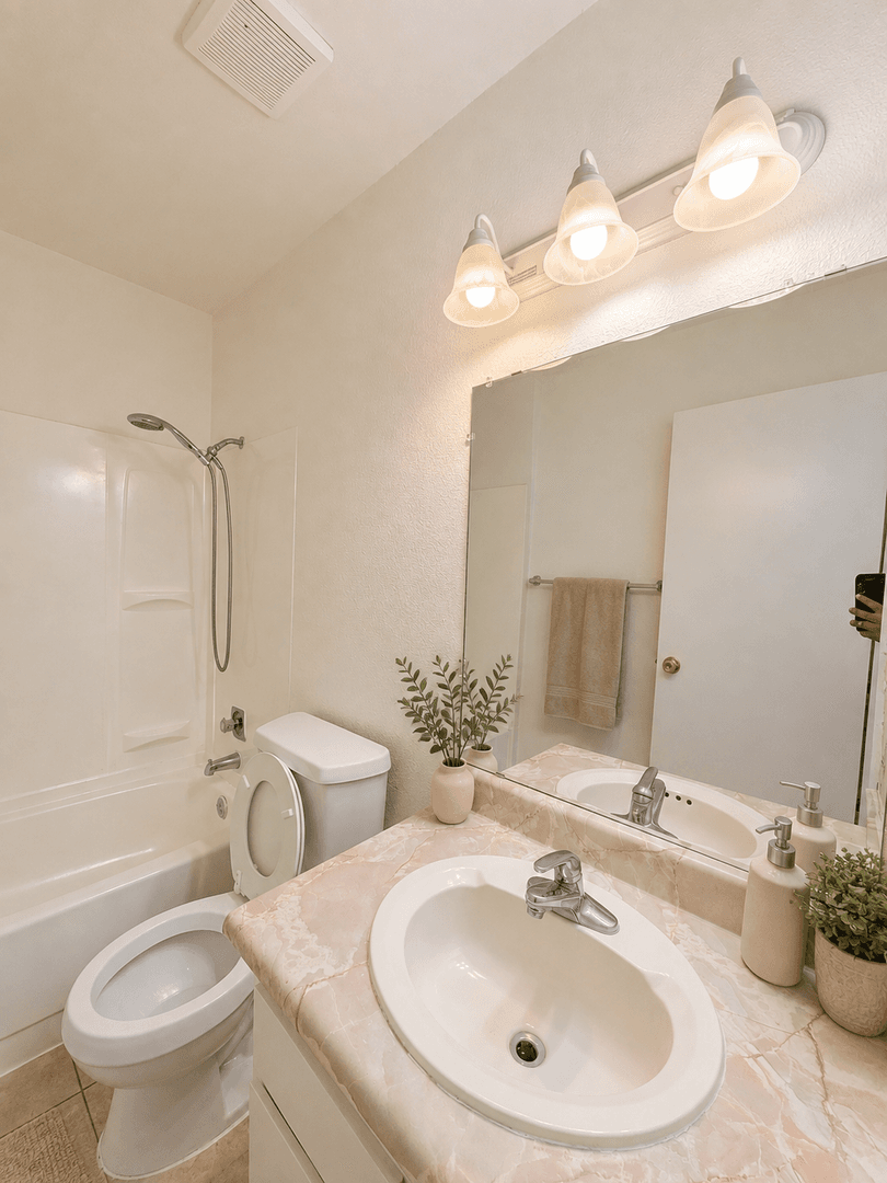 Fresno Apartment: 2334 W Dennett Ave