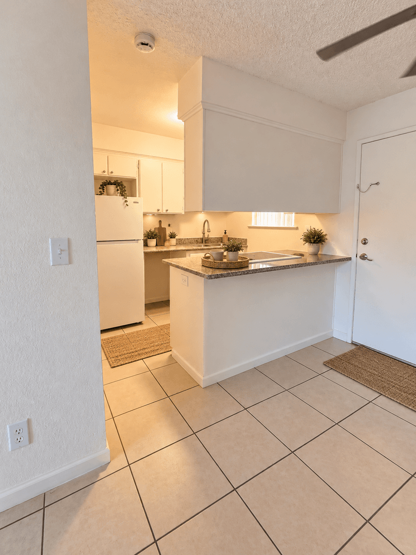 Fresno Apartment: 1391 N Palm Ave