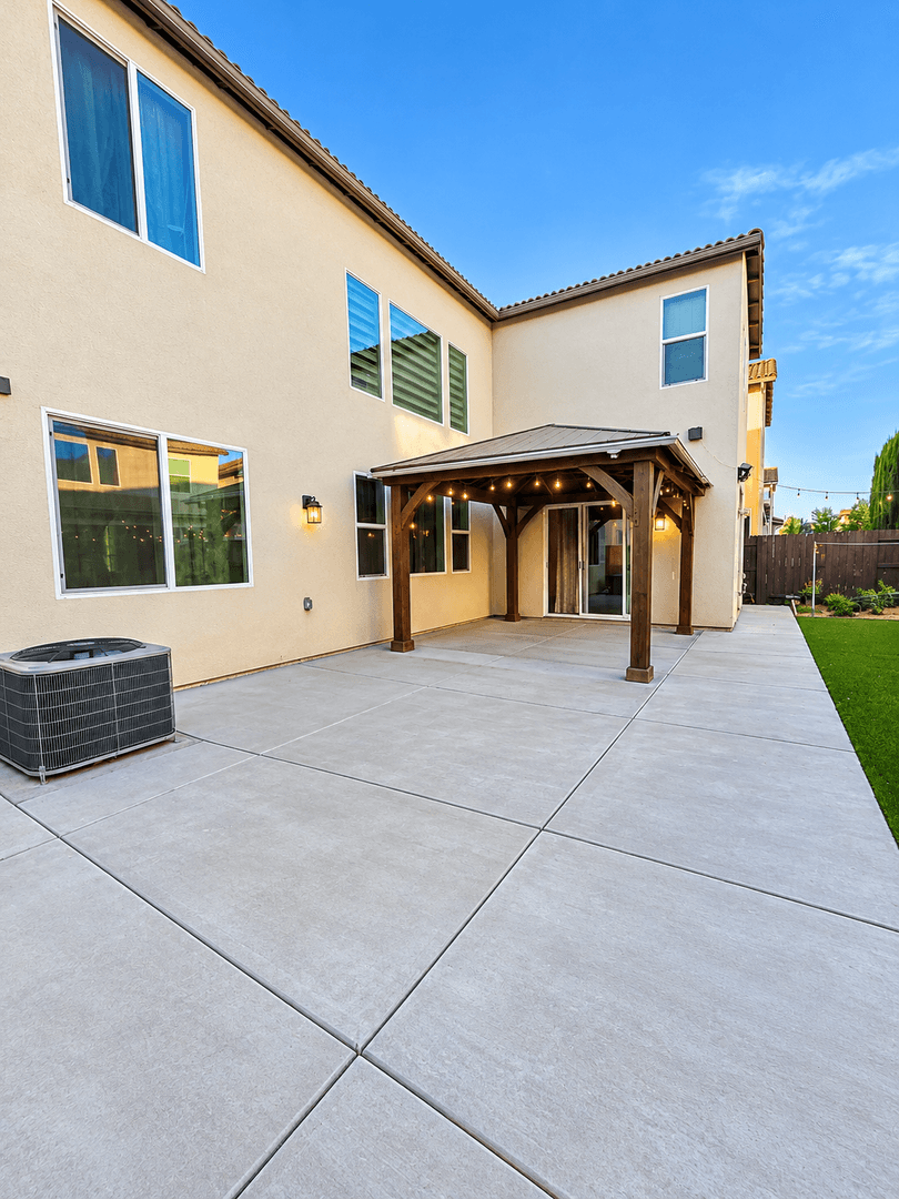 Fresno House: 4258 N Rosalia Ave