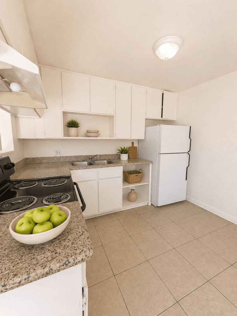 Fresno Apartment: 2334 W Dennett Ave