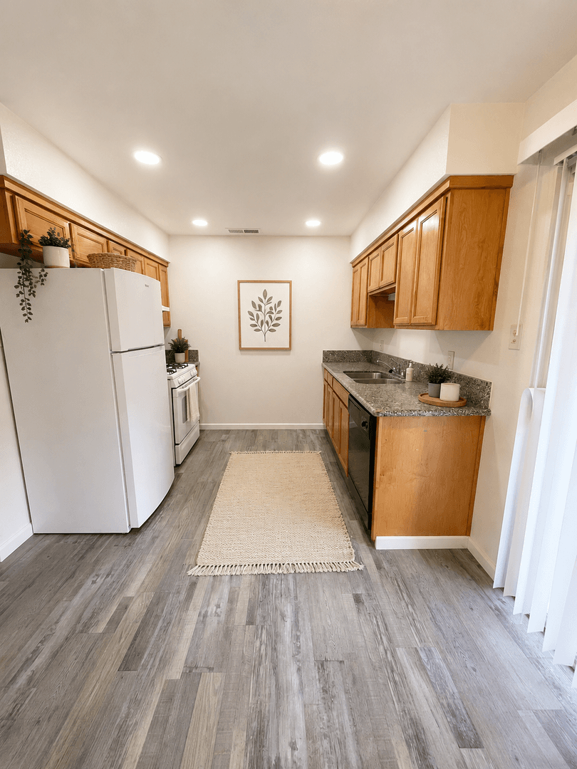Fresno Apartment: 4854 E University Ave
