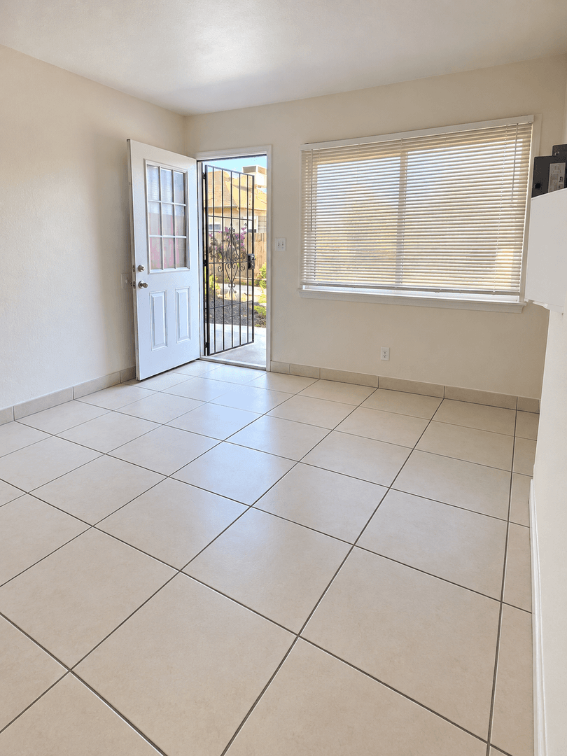 Fresno Apartment: 143 N Echo Ave