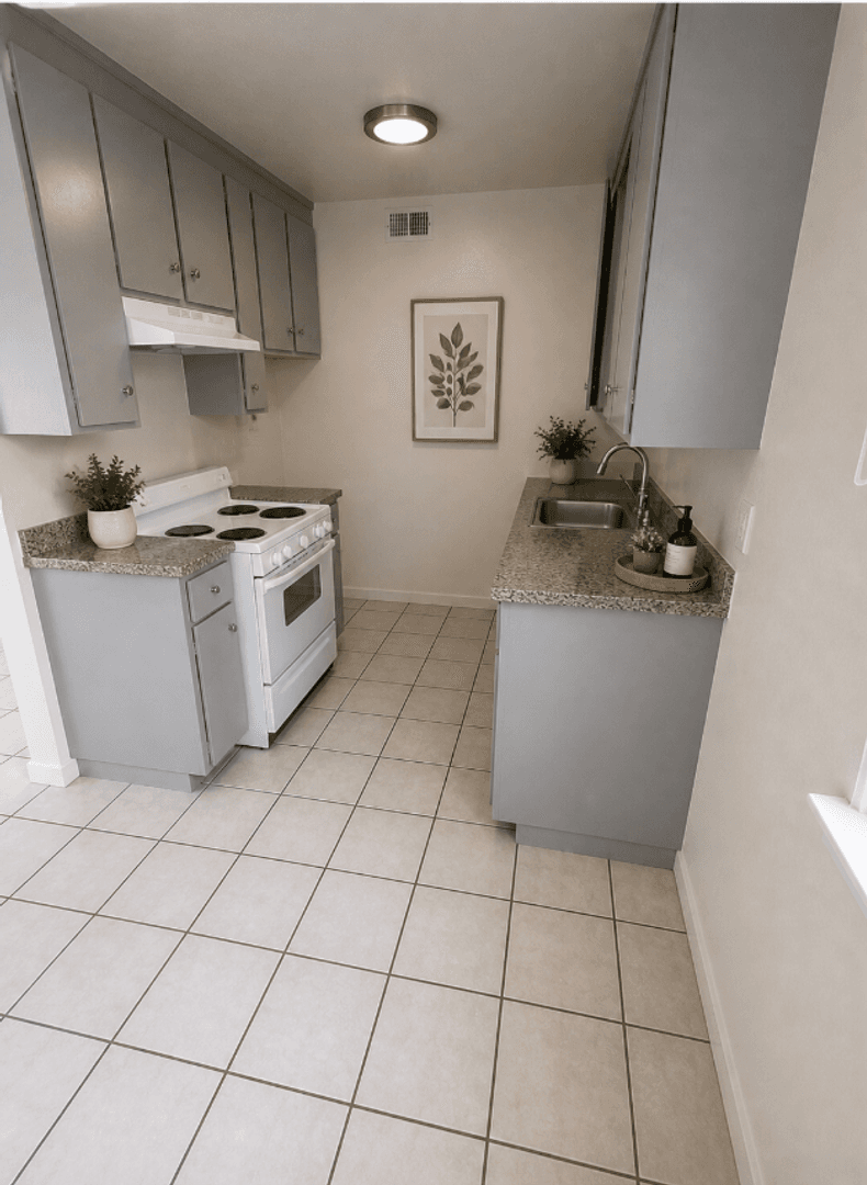 Fresno Apartment: 3935 N Effie St