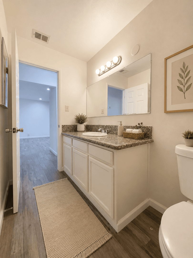 Fresno Apartment: 4854 E University Ave