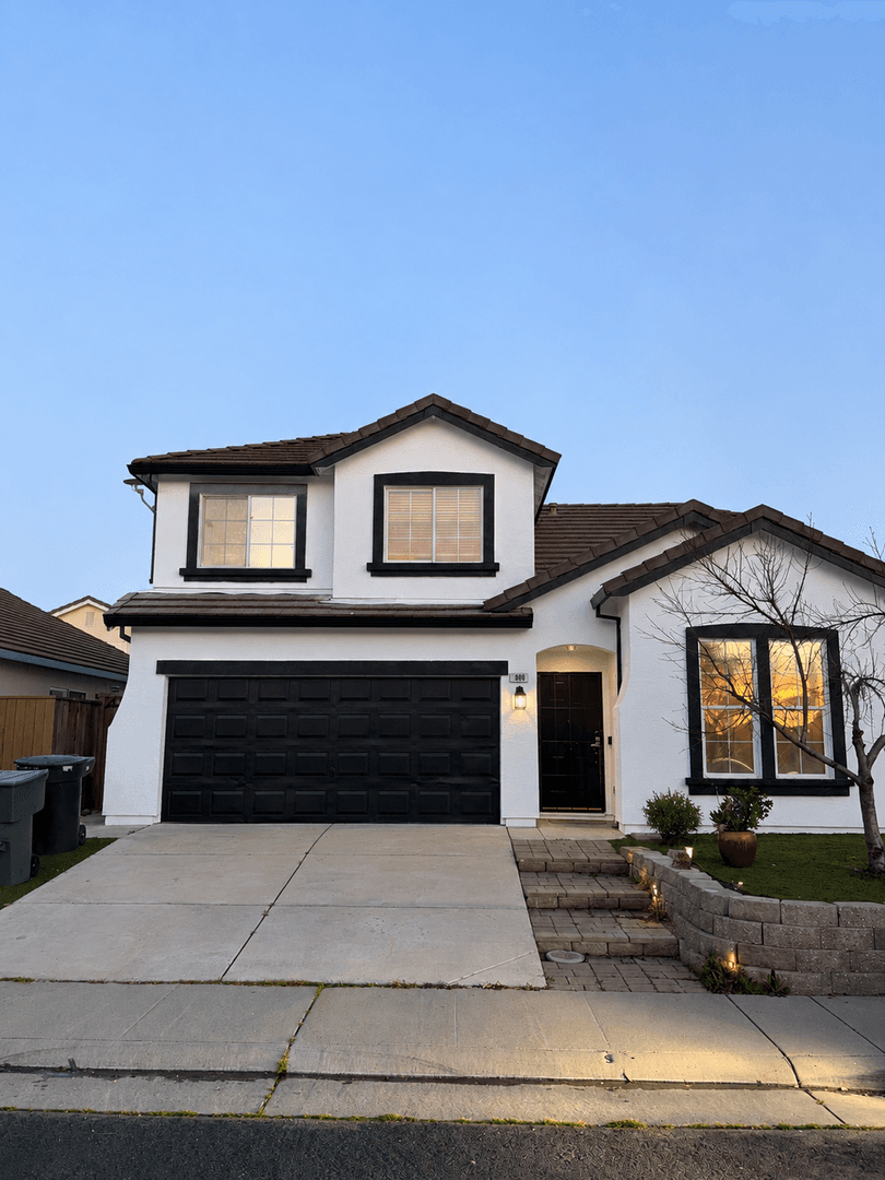 Roseville House: 1800 Broad Stripes Way