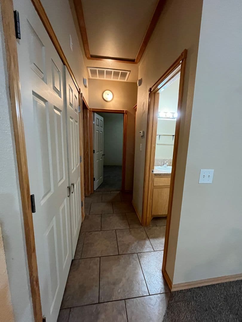 Elgin Apartment: 101 E St Apts