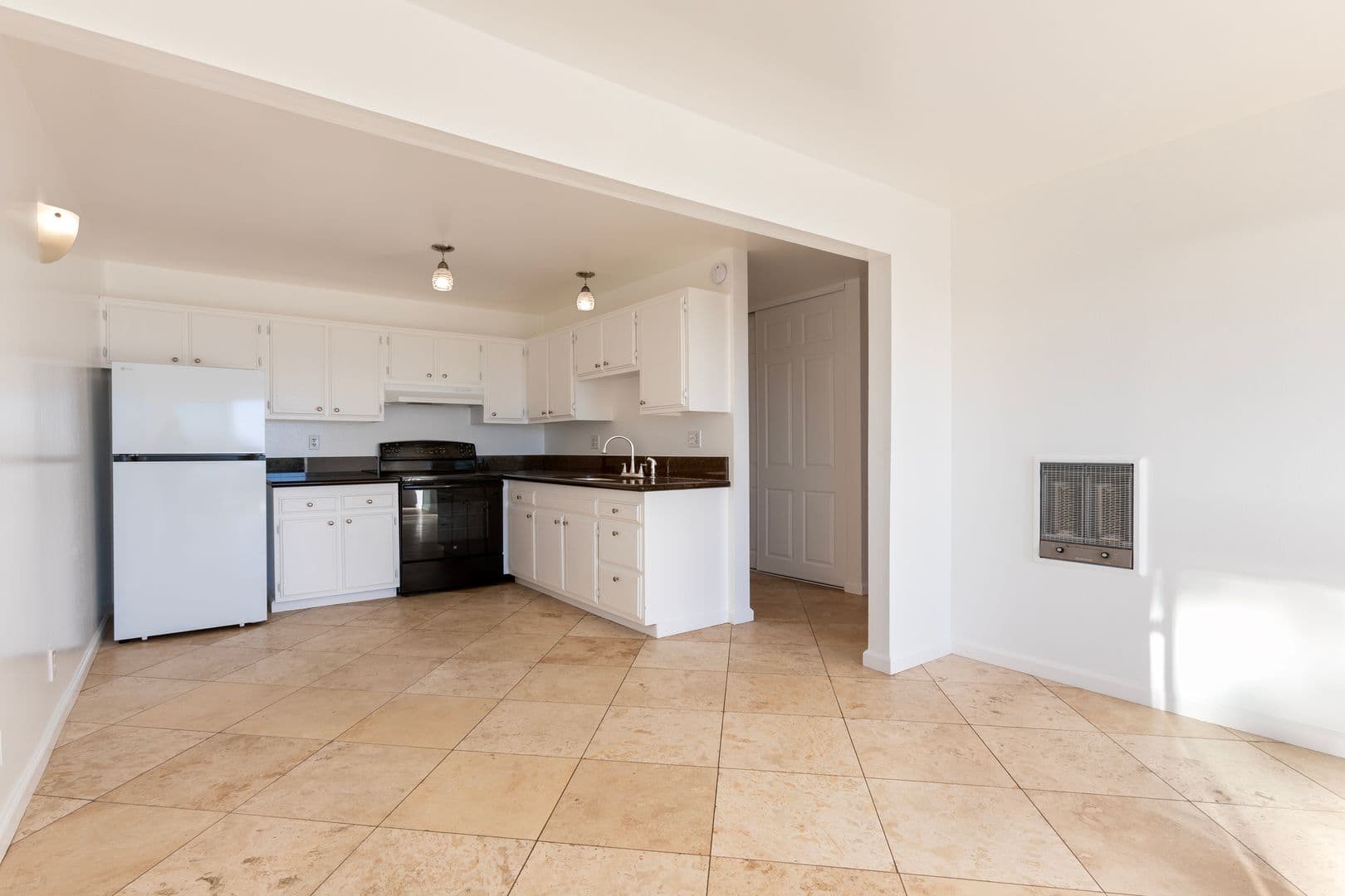 Santa Barbara Apartment: 515 Red Rose Lane
