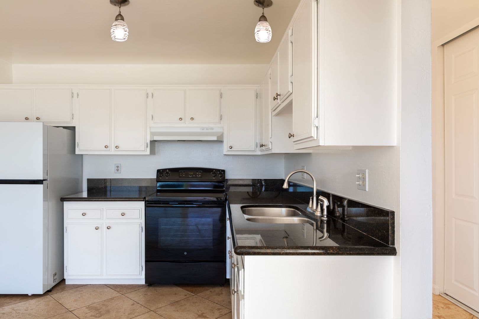 Santa Barbara Apartment: 515 Red Rose Lane